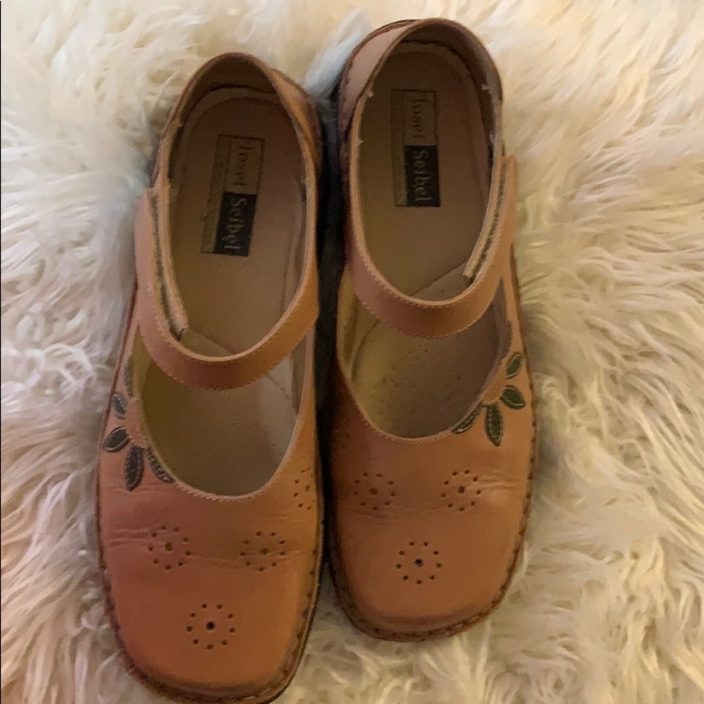 Brand New MaryJanes size 42!! Josef Seibel.